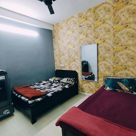 Kalpeshwar Homestay اوجاين الغرفة الصورة