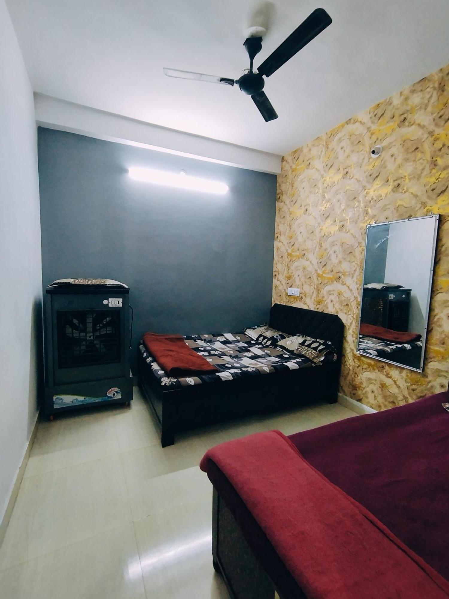 Kalpeshwar Homestay اوجاين الغرفة الصورة