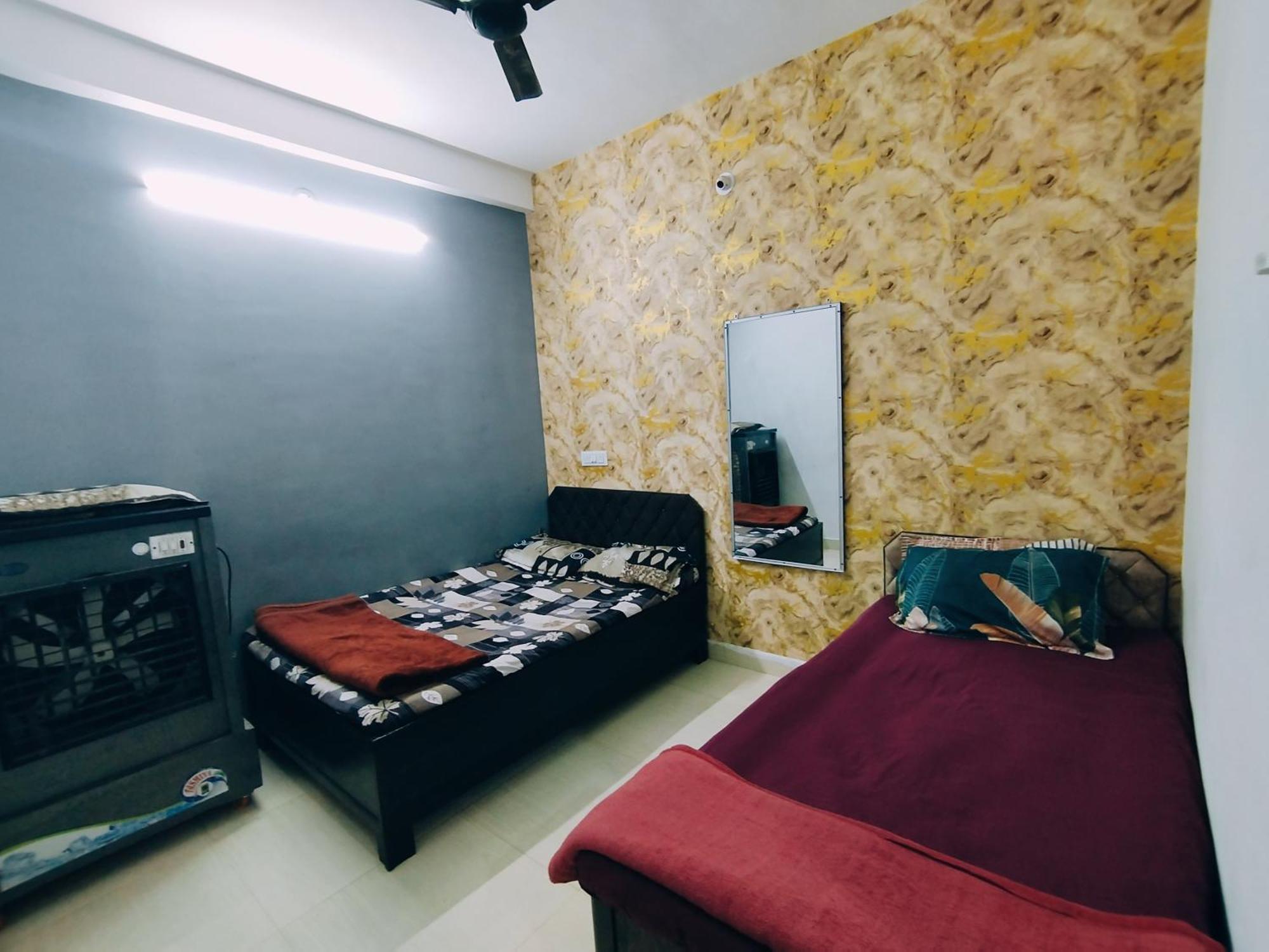 Kalpeshwar Homestay اوجاين الغرفة الصورة